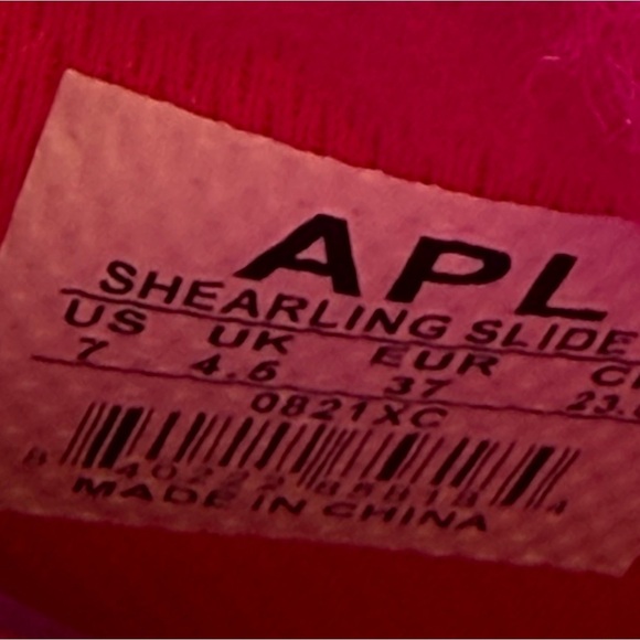 APL: Athletic Propulsion Labs Women's Shearling Slide, Neon Pink, Size 7 - Picture 5 of 7